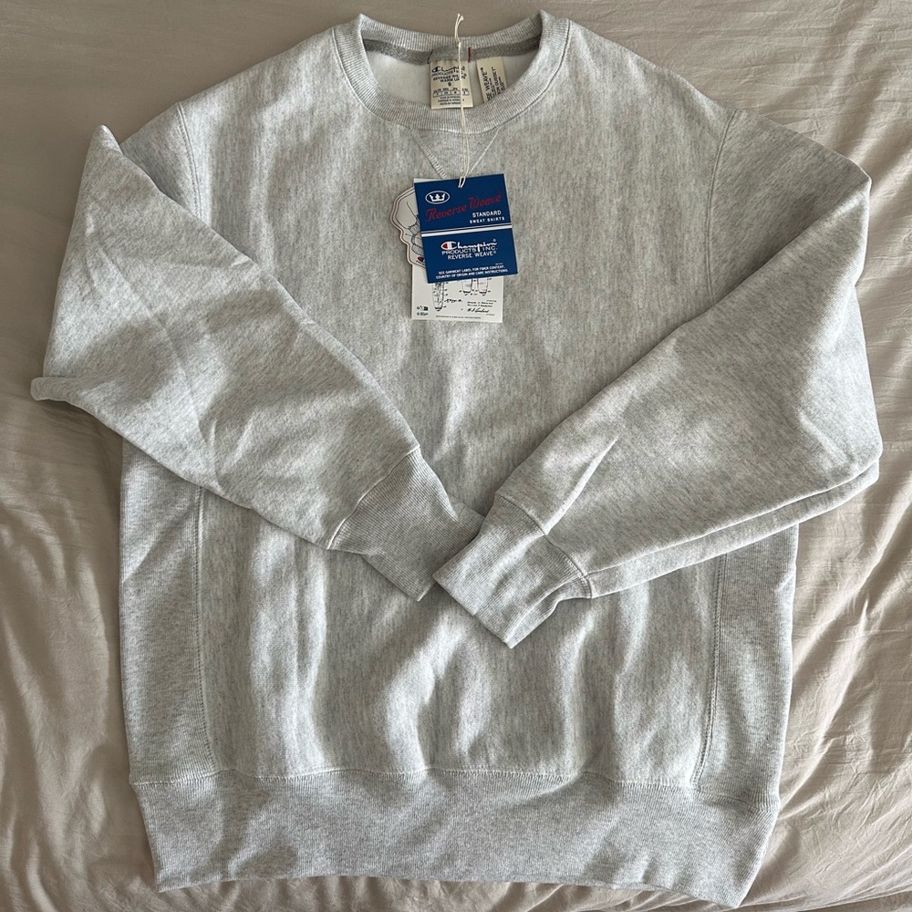 Champion Unisex crewneck